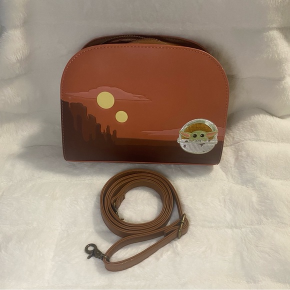 Excellent Condition Loungefly Star Wars The Mandalorian The Child Cradle Bag - Picture 3 of 11